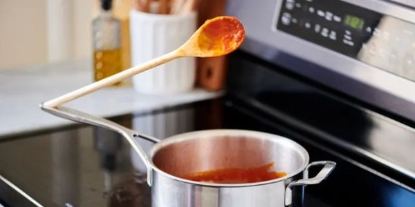 spoon on pot handle